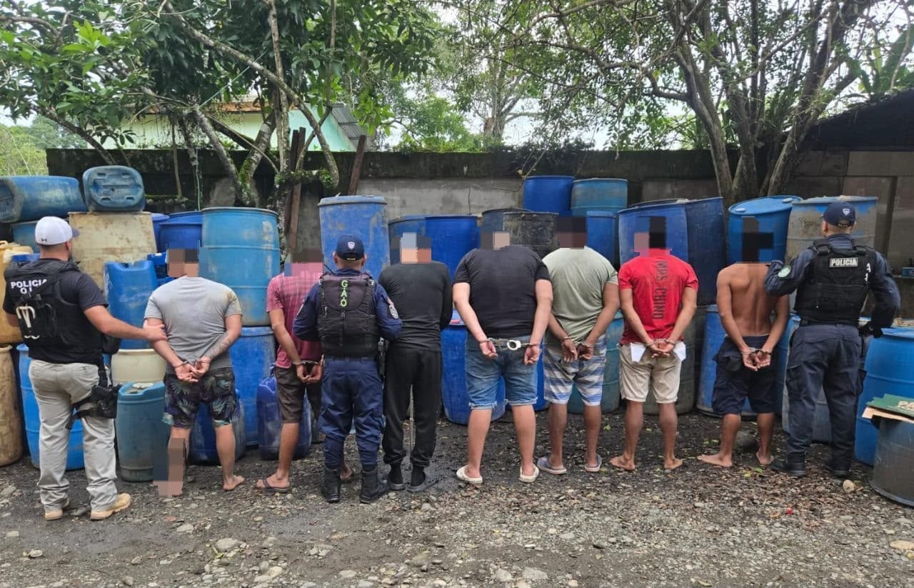 Siete hombres fueron detenidos con 5000 litros de combustible