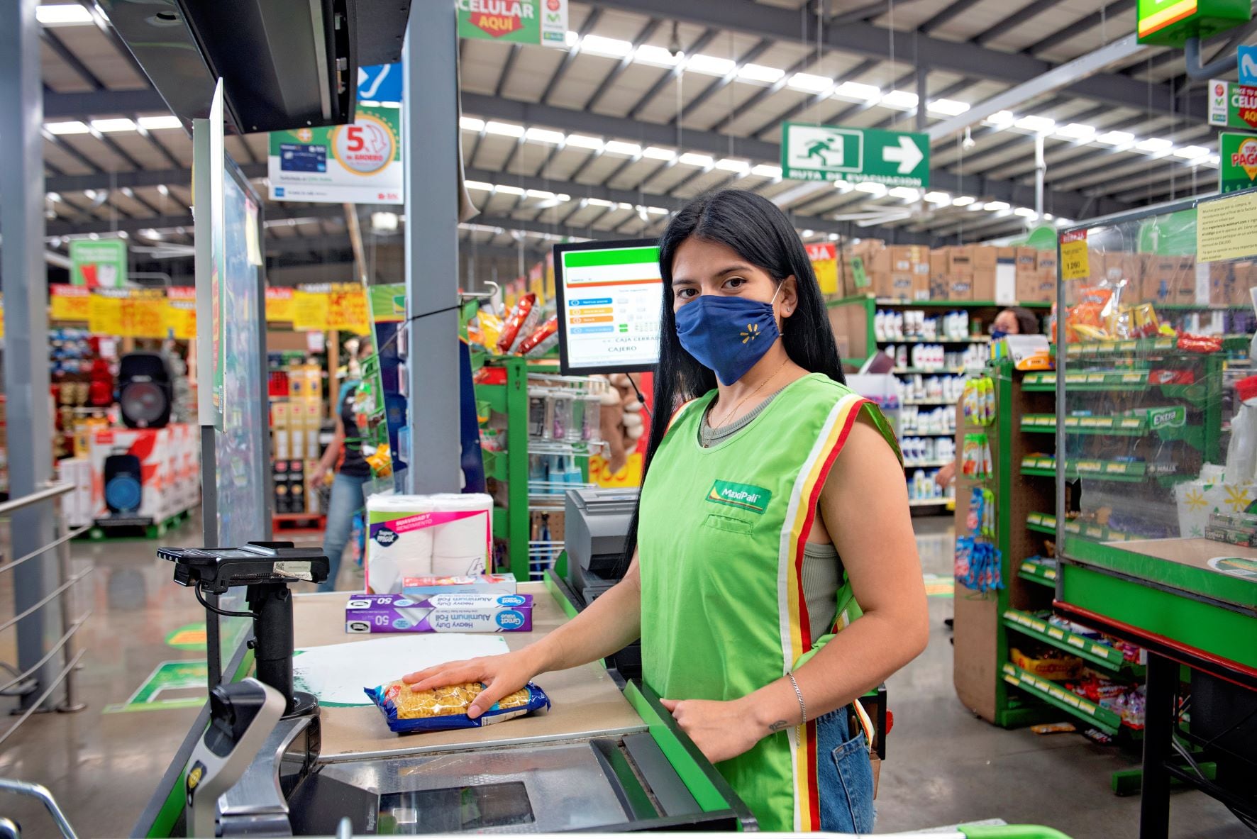 Walmart hace feria de empleo el viernes 11 de noviembre del 2022 en San Sebastián