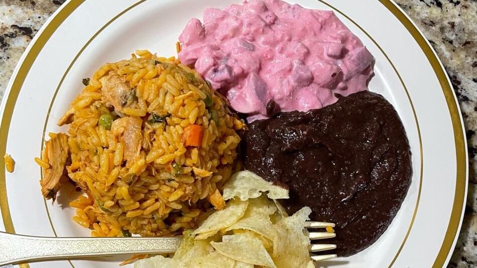 Unos 100 ticos en Texas, Estados Unidos, se reunieron el sábado 27 de abril para comer comida costarricense y compartir.  La reunión fue en el viñedo Trópico.