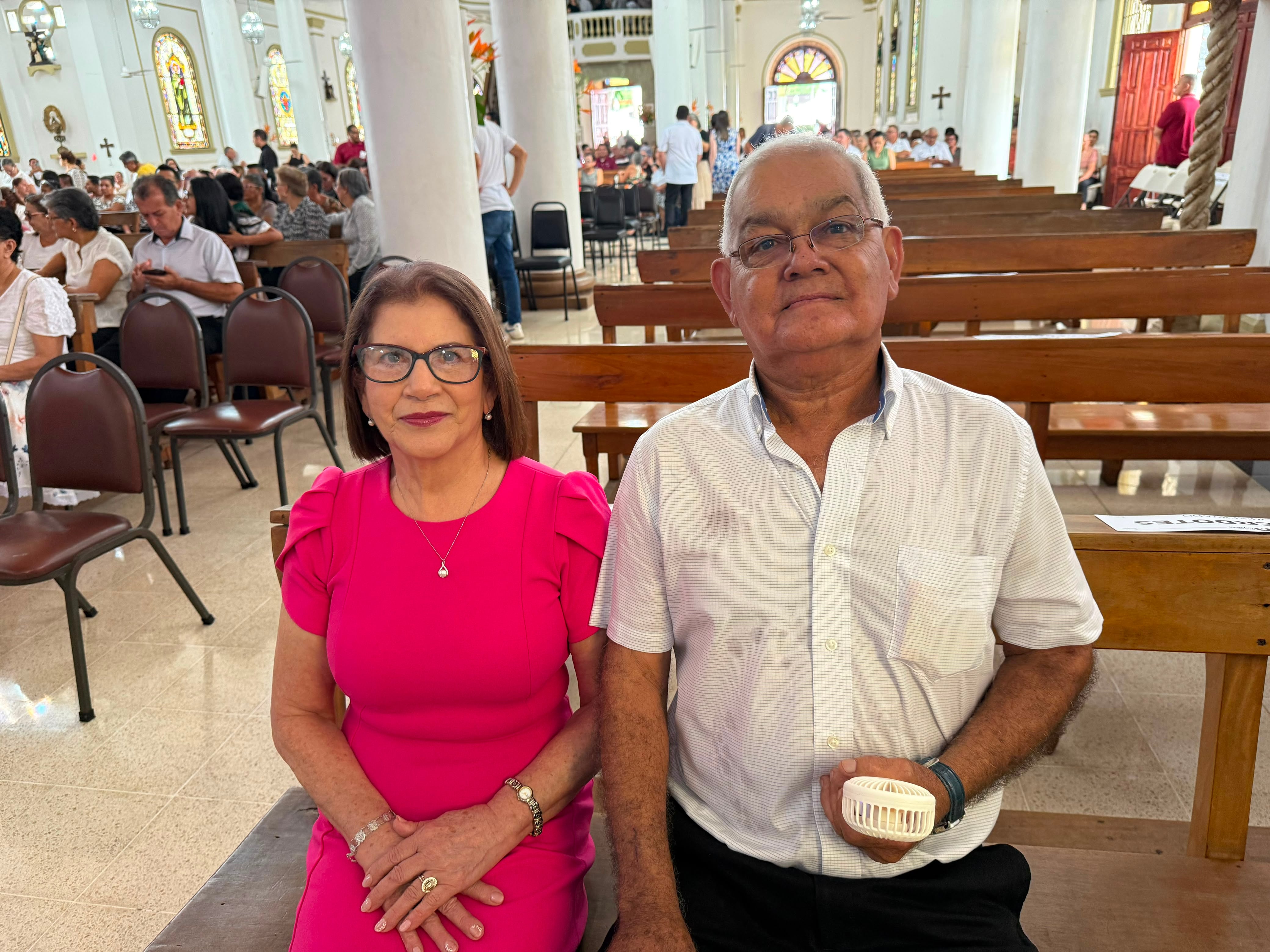 La emoción invade a José Javier Carvajal Camacho y a Lilia María Durán Alfaro, los papás de monseñor Elímar Carvajal, quien este jueves 6 de agosto es ordenado obispo en la parroquia de Esparza como el nuevo obispo de la diócesis de Puntarenas.
