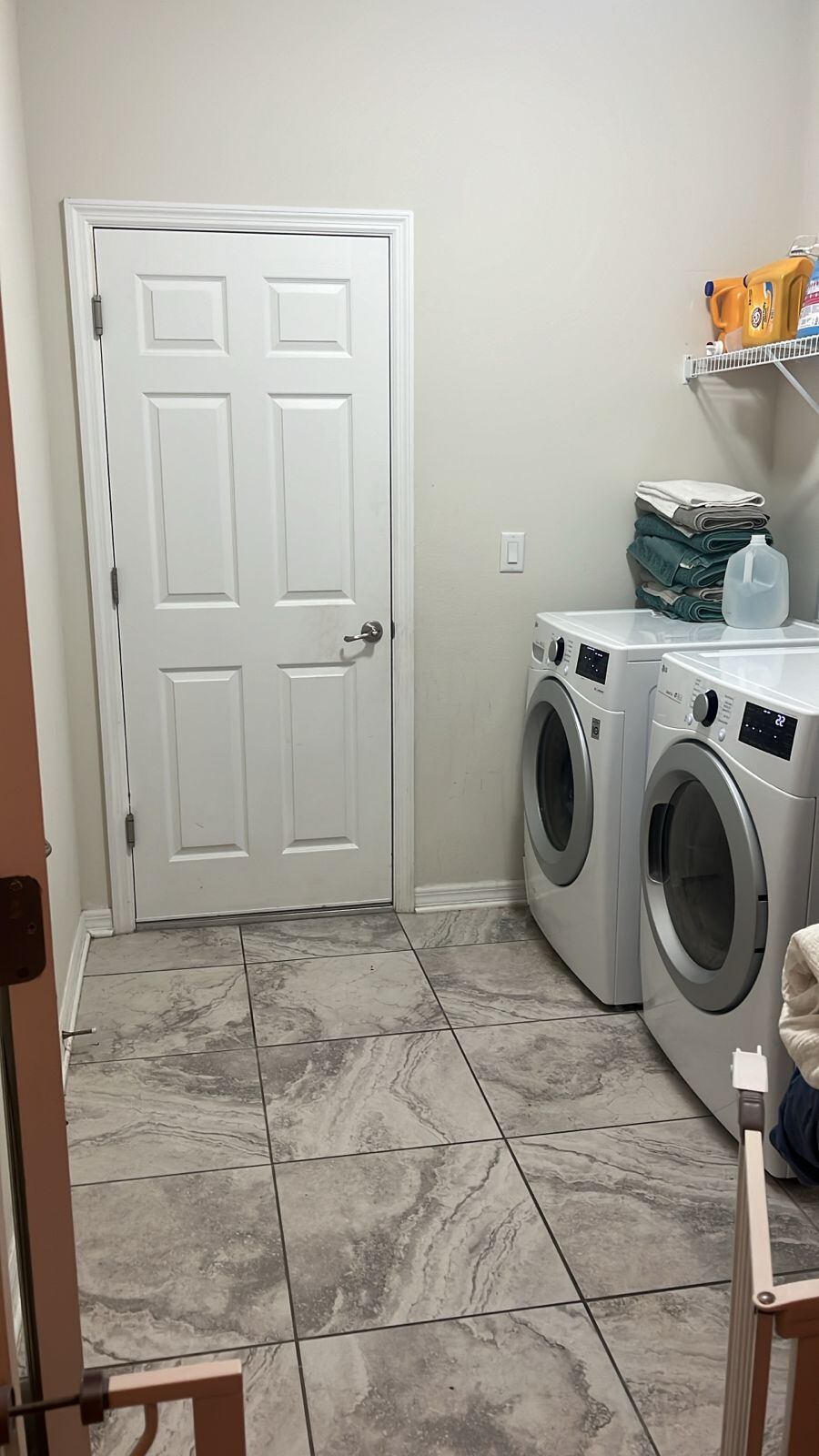 Cristian Vargas llegó a Estados Unidos hace 22 días y ya está preparado para el impacto del huracán Milton. Cortesía.