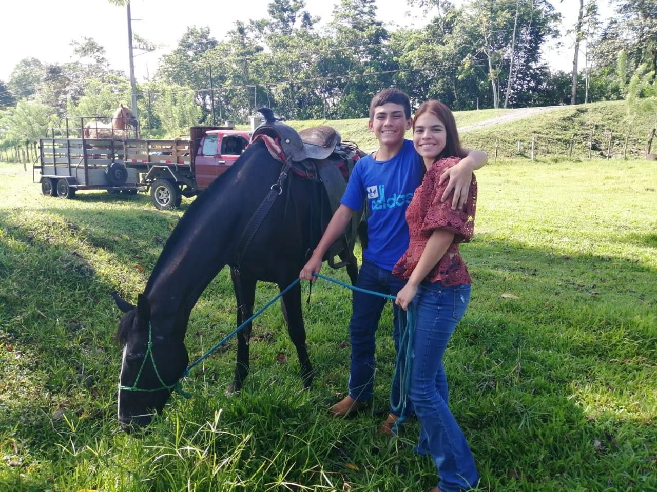 Morena y es una yegua criolla costarricense que desde hace siete años se convirtió en el centro de la vida de María Angelly García Chacón, una joven sancarleña de 19 años quien ahora no imagina su mundo sin ella.