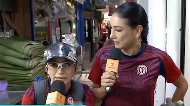 Marta Emilia revela quién es la periodista de canal 7 que lleva en fotos en su billetera