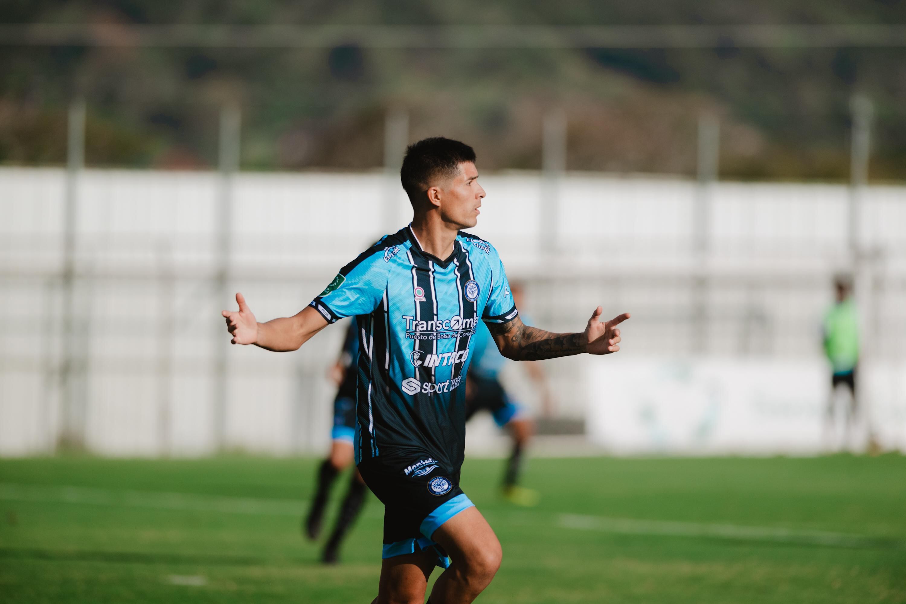 Santa Ana sigue sin conocer la victoria y apenas pudo rescatar un empate ante San Carlos. Prensa SA.