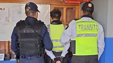Una motociclista ayudó a desenmascarar a falso oficial de tránsito