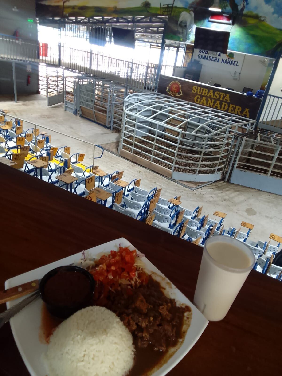 Ganadero sospechoso de lavado de dinero era dueño de subasta ganadera y restaurante. Foto Facebook.