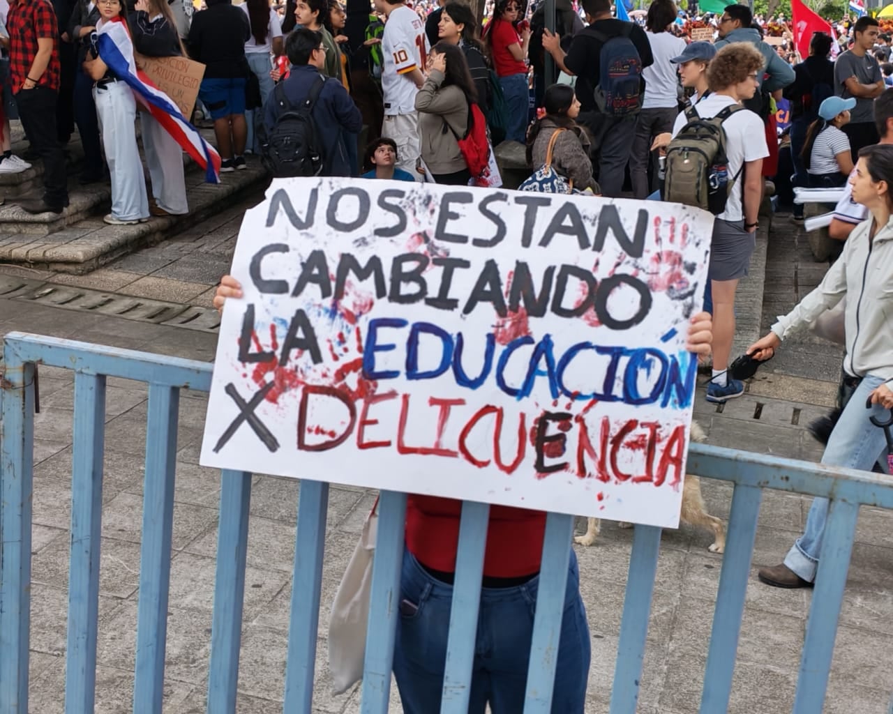 Manifestación busca reclamar desacuerdos sobre el FEES y estancamientos en las negociaciones sobre el mismo.