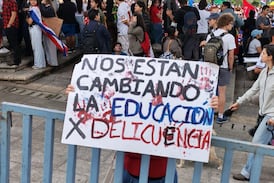 Universitarios abarrotan la plaza de la Democracia en manifestación para defender el FEES