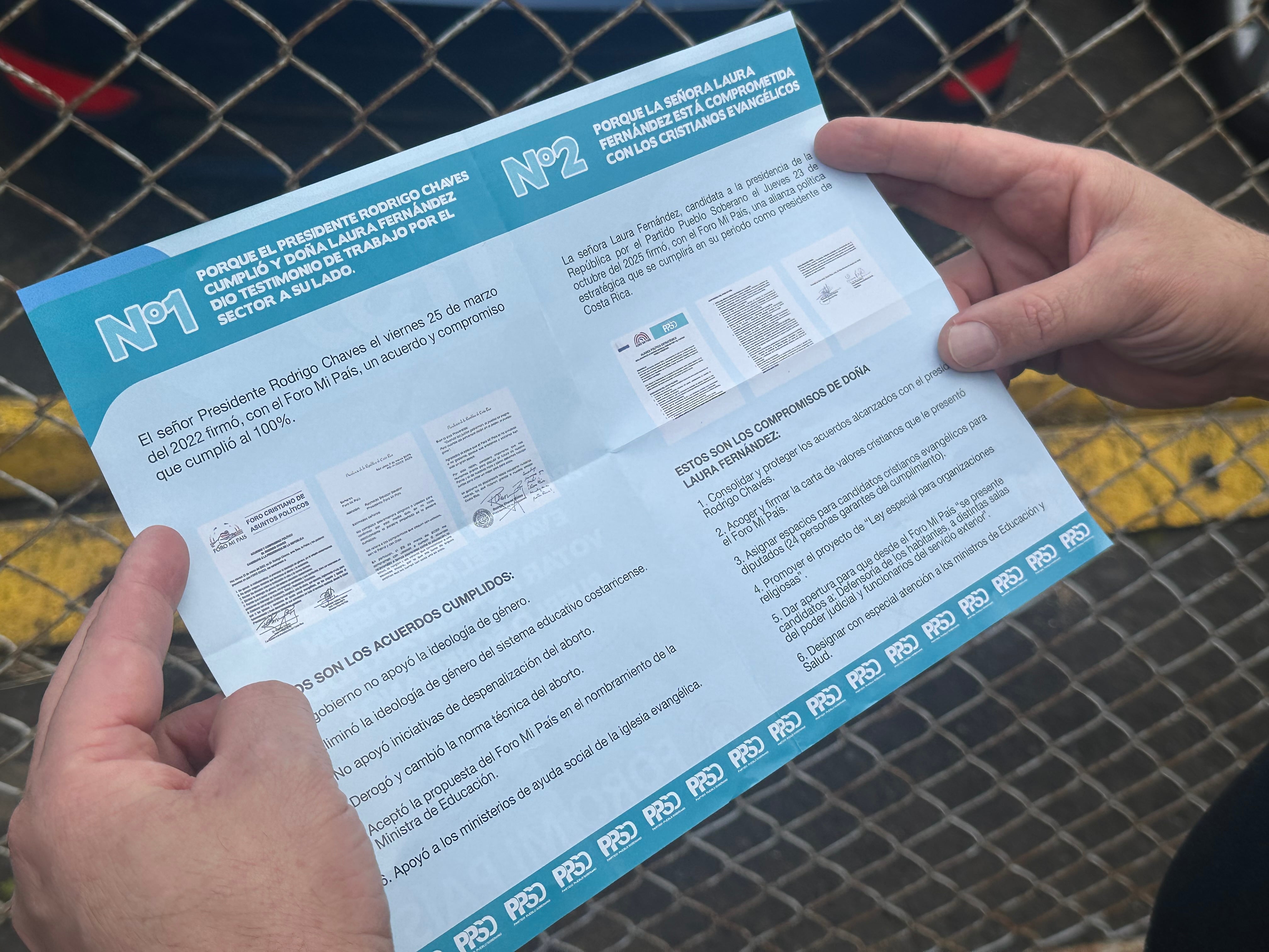 La campaña de Laura Fernández se reunió con pastores evangélicos del templo bíblico en Tibás / Foto John Durán