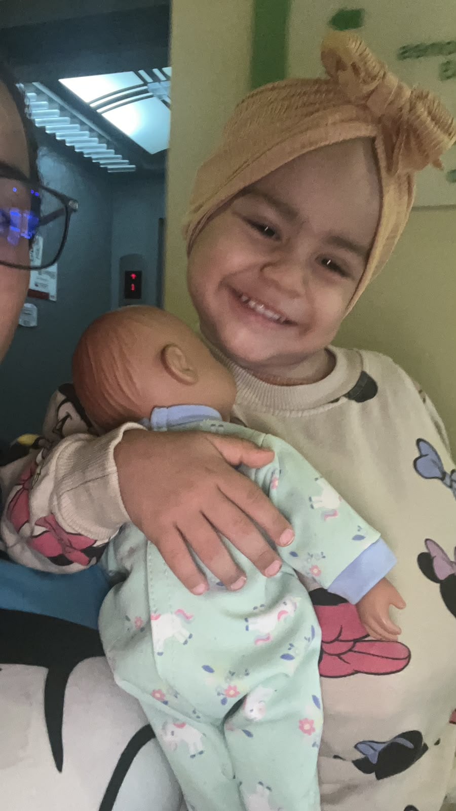 Pese a un diagnóstico poco alentador la pequeña Zaylee tuvo una mejoría notoria durante los seis meses posteriores, librándose del cáncer infantil en solo medio año.