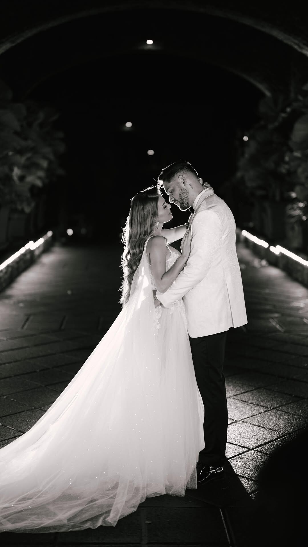 A pocos días de que Jonathan Moya y Joseline Valverde cumplan su primer mes de casados, salió a la luz un video que muestra uno de los momentos más románticos de la lujosa boda.