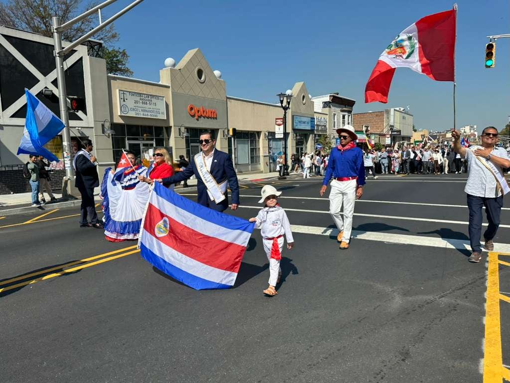 Elías Alvarado dedicó el reconocimiento a su familia y compatriotas.