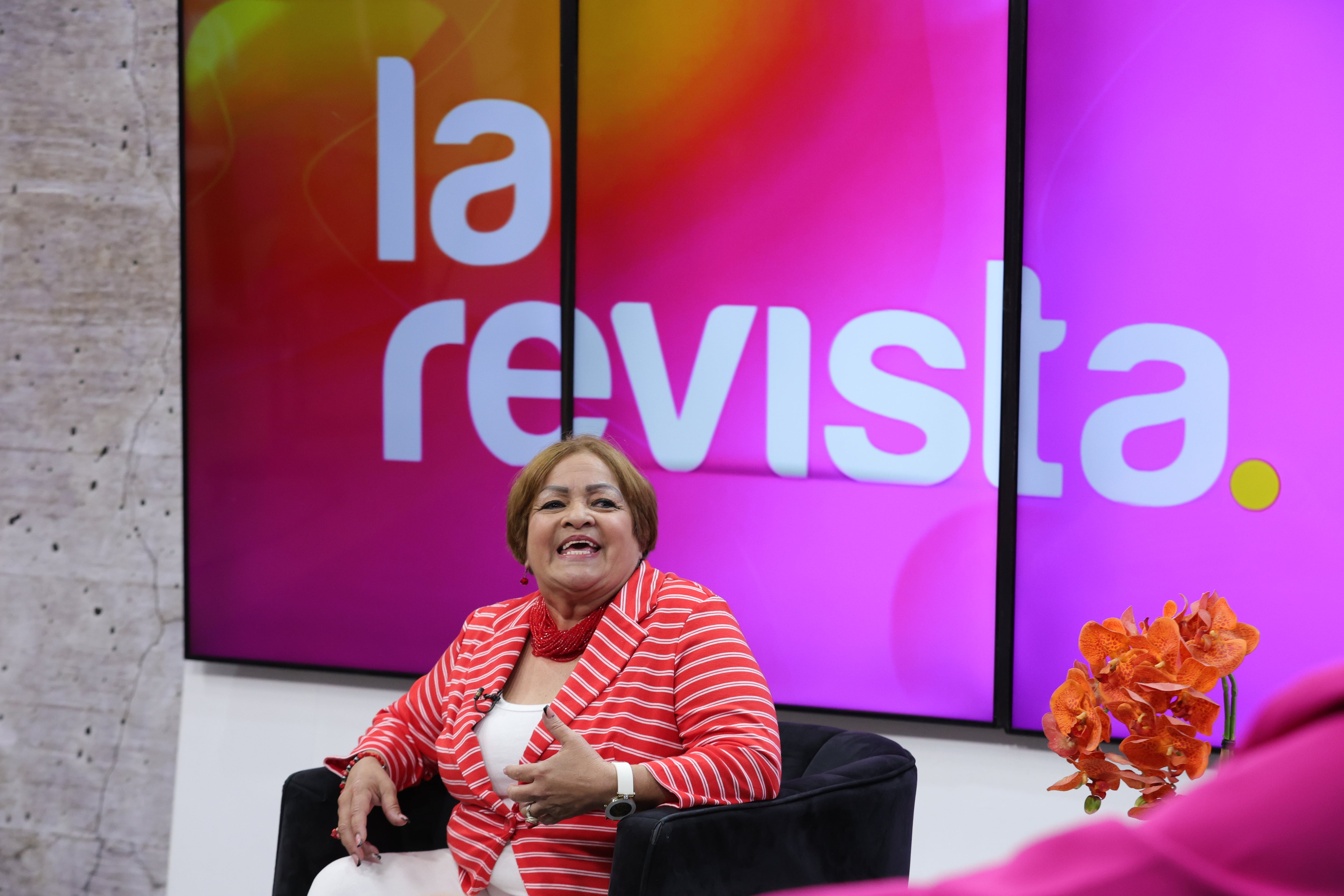 Retratos de María Eugenia González “ Tia Nena “ presentadora del mañanero de Camil 8 / foto John Durán