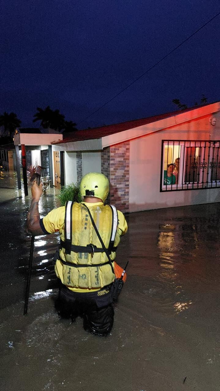 Inundaciones en Pozos de Santa Ana.
