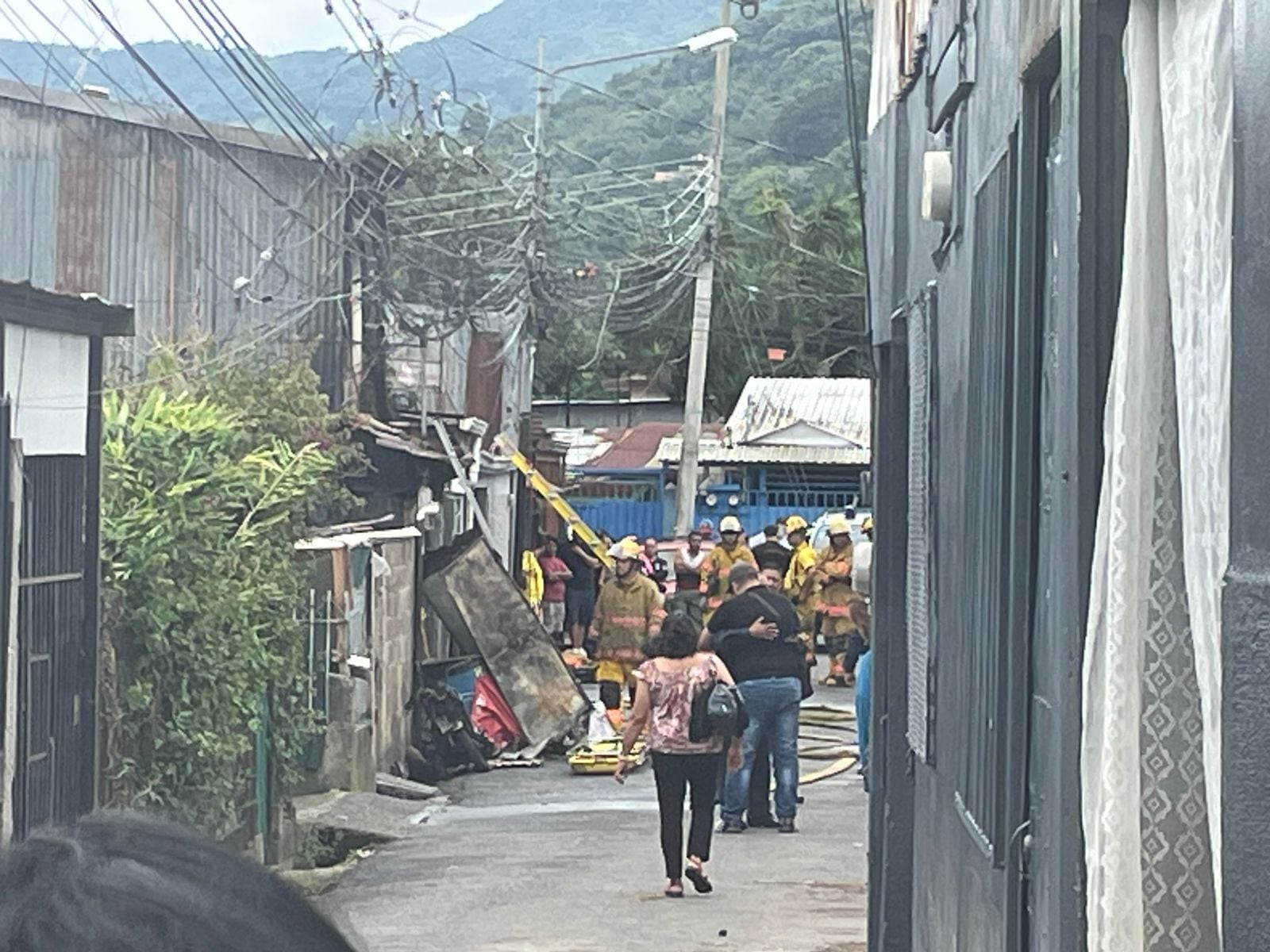 Incendio en San Juan  de Dios en Desamparados cobró la vida de una mujer y sus tres hijos pequeños