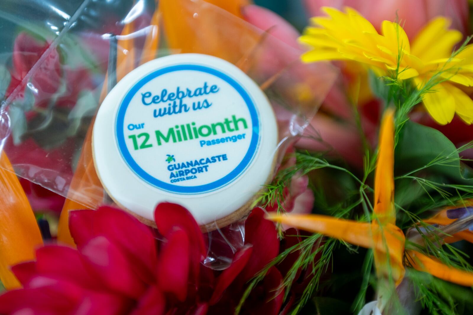 Una niña canadiense se convirtió en la turista 12 millones en llegar al Aeropuerto Daniel Oduber.