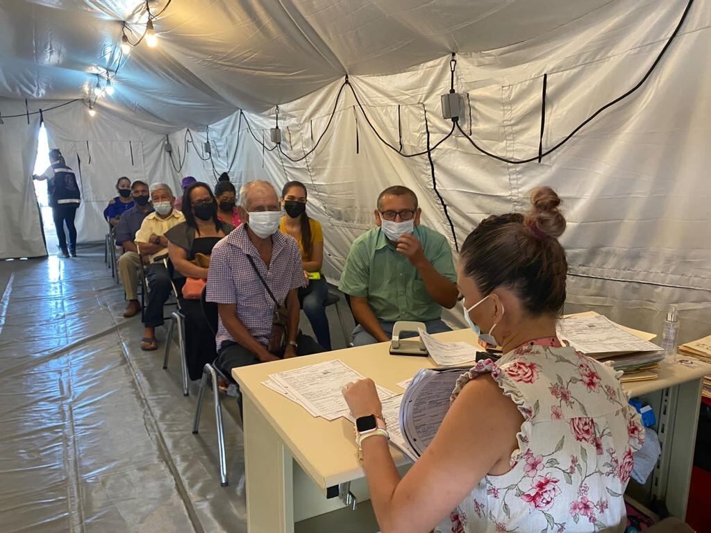 Dos equipos de la Clínica Oftalmológica de la Caja Costarricense de Seguro Social (CCSS) se trasladaron al hospital de Guápiles (Pococí, Limón) con el propósito de realizar durante esta semana 200 cirugías de catarata en ojos