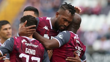 Saprissa sorprende al usar el mismo color que Alajuelense en su nuevo uniforme