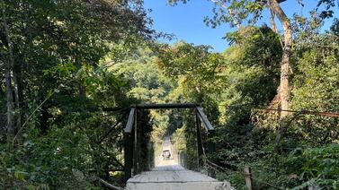 El puente colgante vehicular más largo del mundo está entre la naturaleza de México