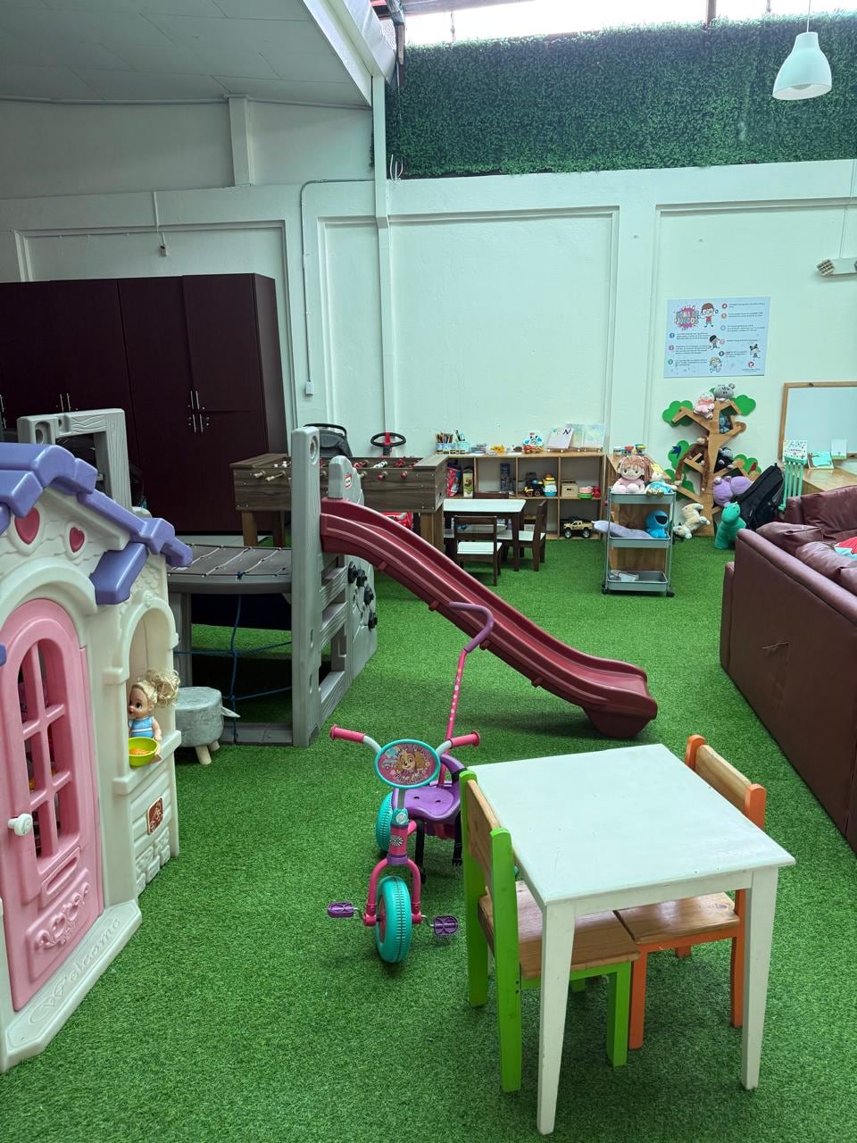 La organización brinda hospedaje, alimentación y apoyo a familias con niños hospitalizados.