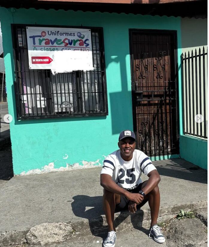 Joel Campbell, centro deportivo,peluquería de la mamá