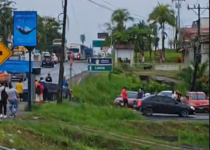 El ataque ocurrió en la entrada a La Colina, en Limón. Foto Cortesía.
