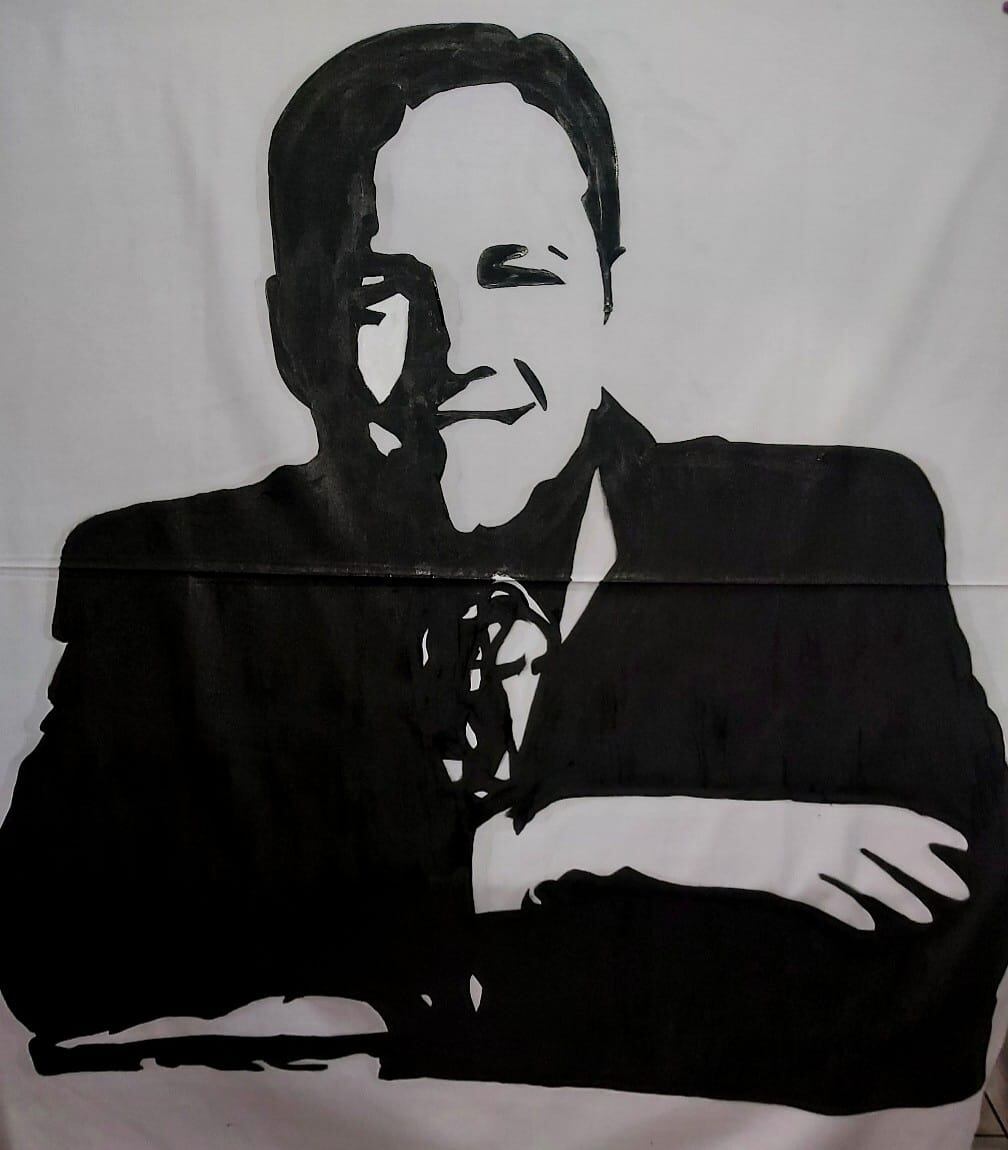 Floribeth Hernández, hace las mantas del centenario del Herediano