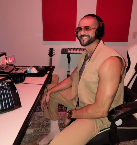 Bryan Ganoza, el cabro más macabro, ya le pasó su pasión por la música a su hija Colette.