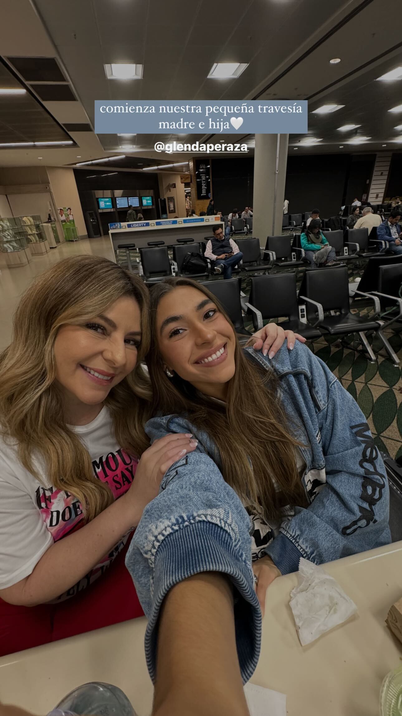 Glenda Peraza celebra 50 años junto a su hija Kianny Berry