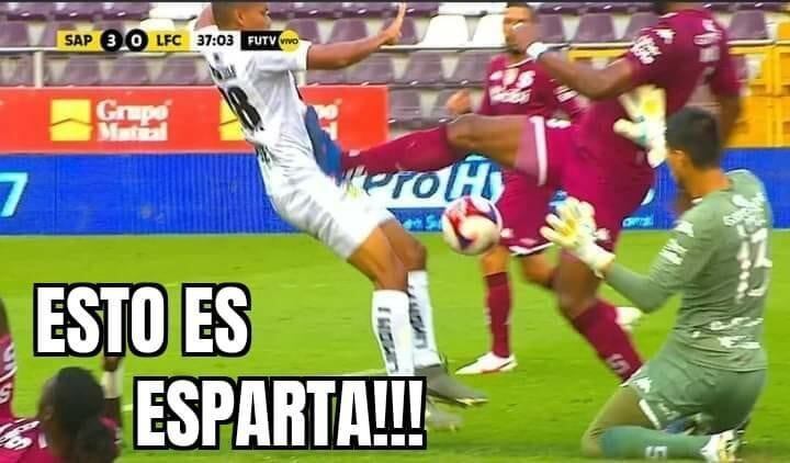 Memes de la patada de Kendall Waston a Darril Araya. Cortesía.