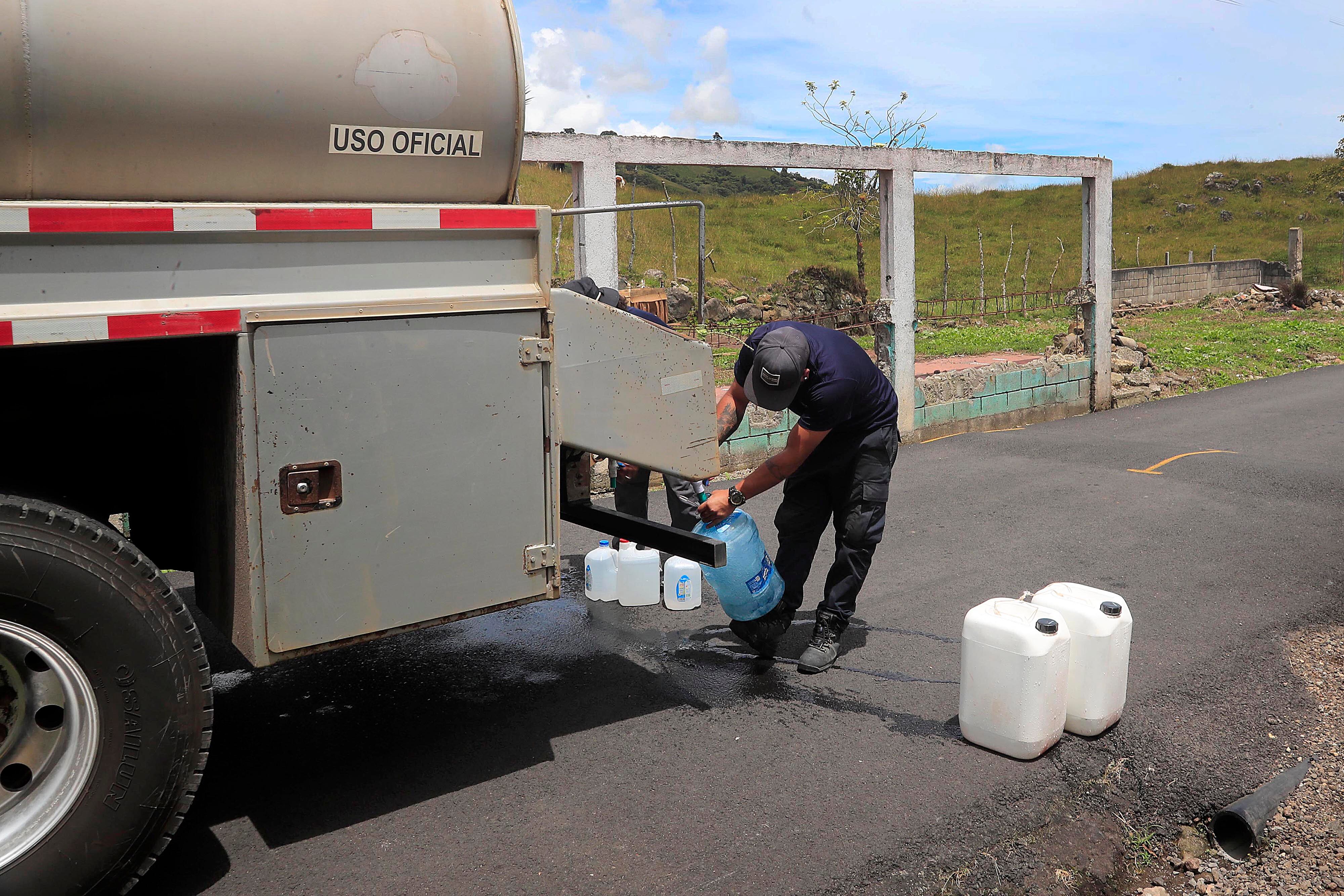 03/10/2023 Cipreses de Oreamuno. Recorrido por este distrito que ha sido noticia en los últimos años porque sus habitantes están recibiendo agua contaminada. Miles de habitantes siguen recibiendo agua de cisternas por la contaminación detectada desde 2021 y confirmada por un estudio en conjunto del IRET-UNA y el Laboratorio Nacional de Agua del AYA.