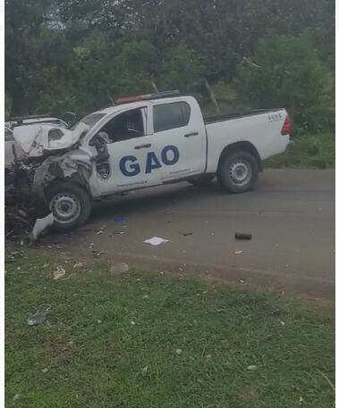 Dos personas resultaron heridas en choque de bus y patrulla