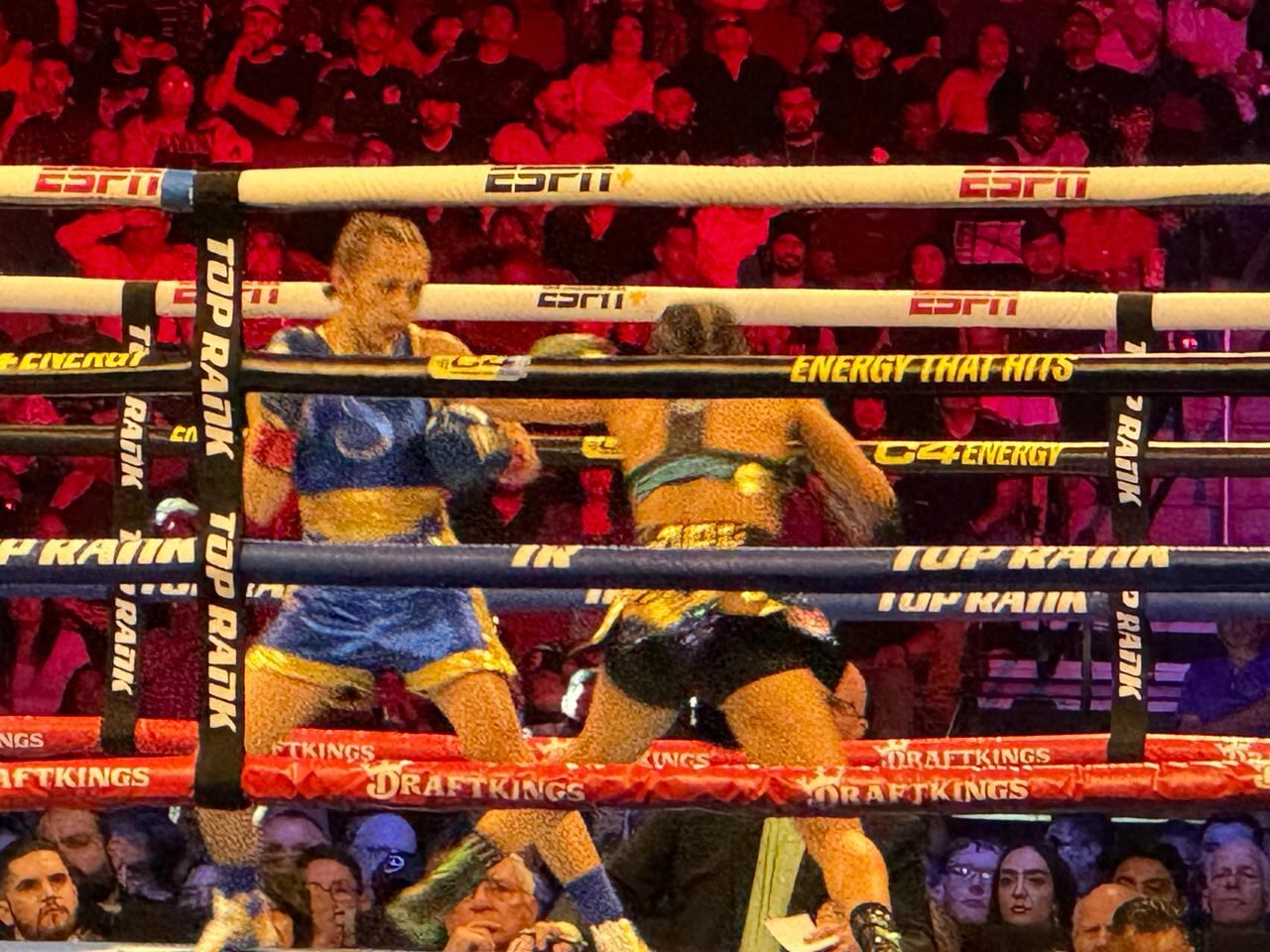 Yokasta Valle vs Seniesa Estrada