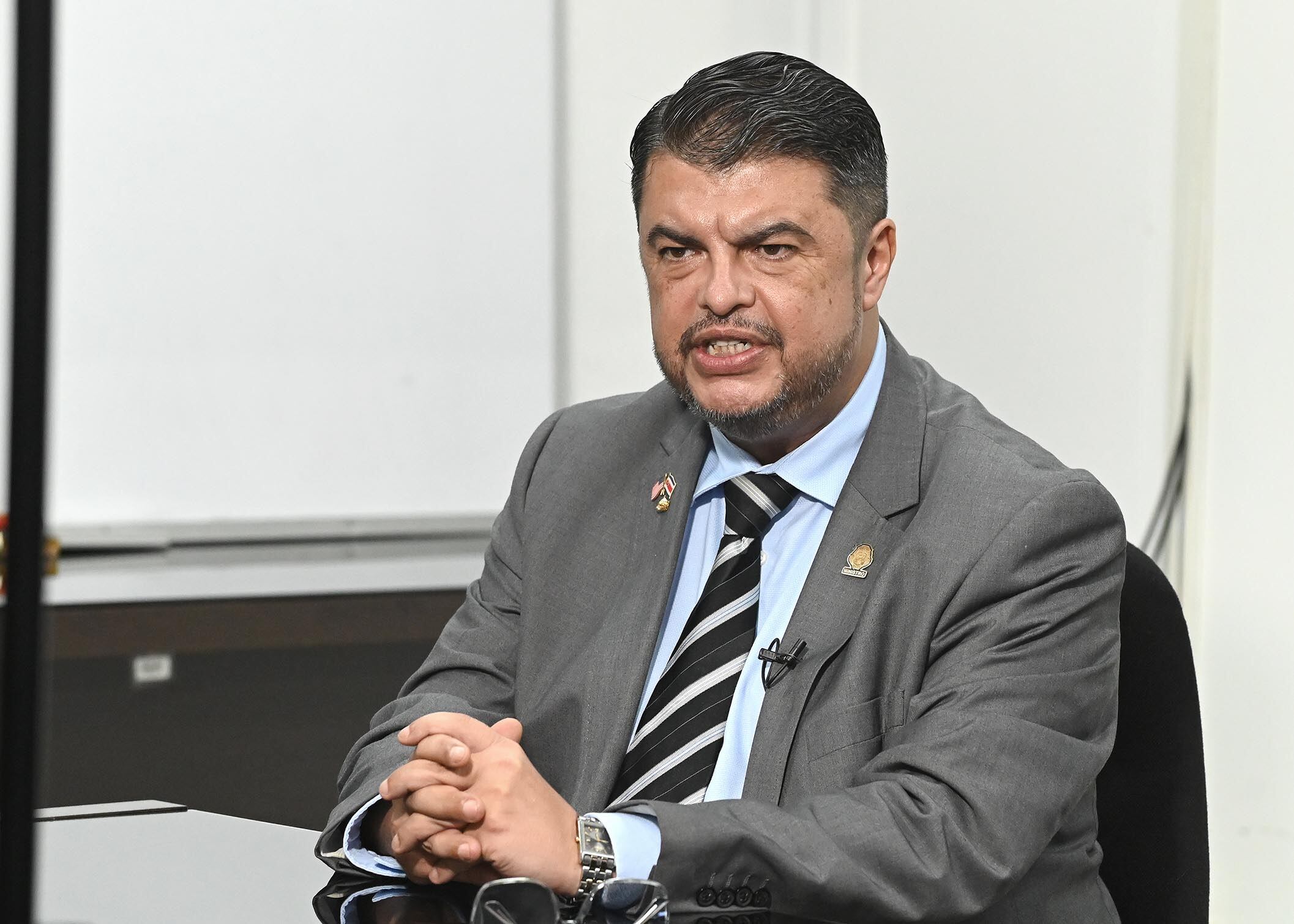 24 de junio del 2025. Ministerio de Seguridad, Zapote. 12:30 hrs. Entrevista con el ministro de Seguridad Mariom Zamora para conversar acerca de los esfuerzos del gobierno para establecer mas vigilancia y seguridad en APM Terminal. Esto debido al tráfico de drogas hacia otros paíces desde el muelle de Moín en LImón. Em la foto: Mario Zamora respondió la preguntas de La Nación. Foto: Albert Marín.