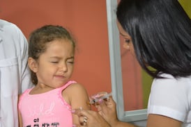 Si no tiene la tarjeta de vacunas al día o no sabe ni cuáles tiene, debe urgentemente inyectarse contra peligrosa enfermedad