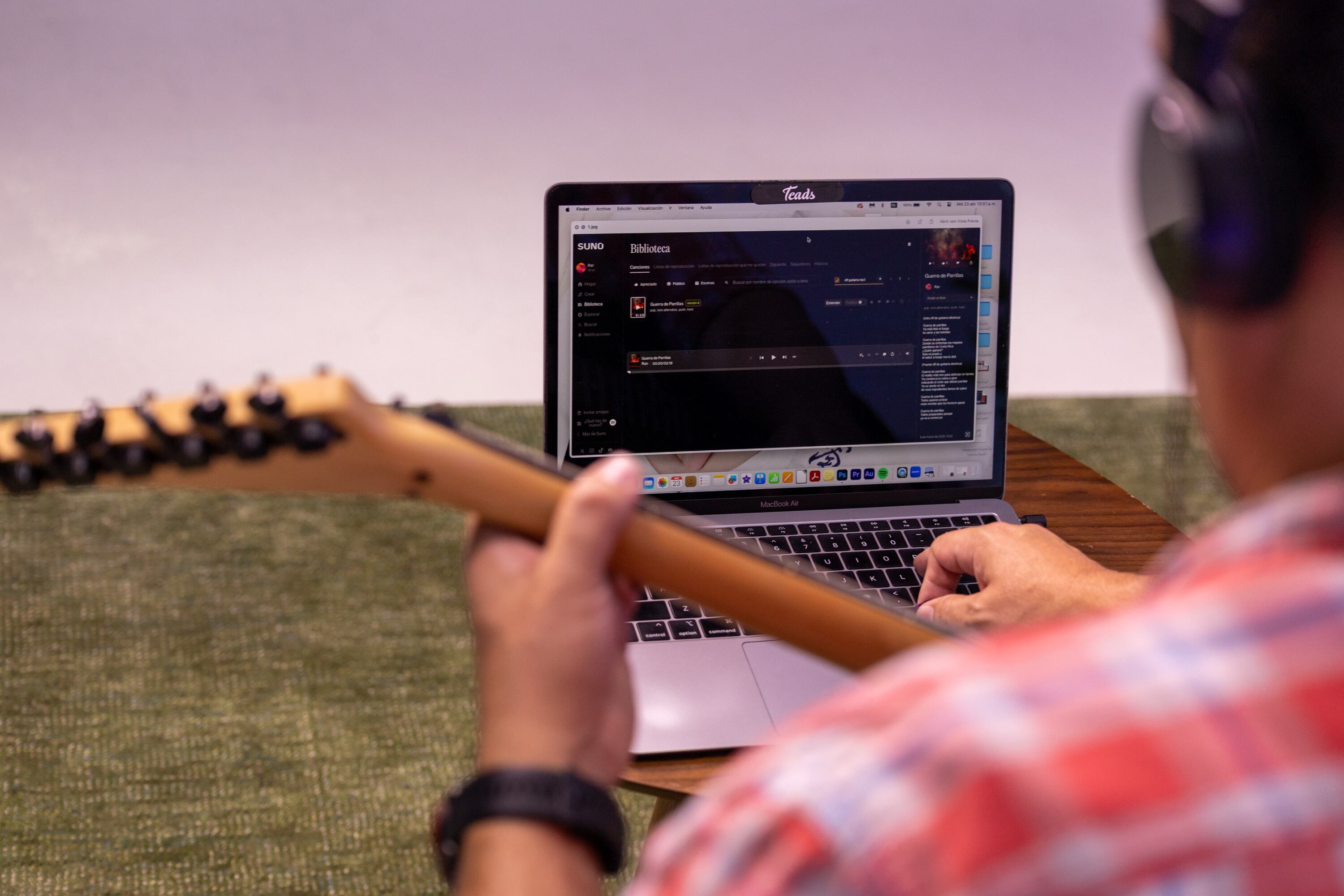 Randall Vásquez, director creativo de Grupo Nación y productor de Guerra de parrillas, utilizó la inteligencia artificial para crear la canción oficial del reality show