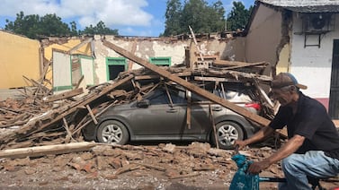 Panamá comienza a recoger escombros aún con temor tras el potente terremoto