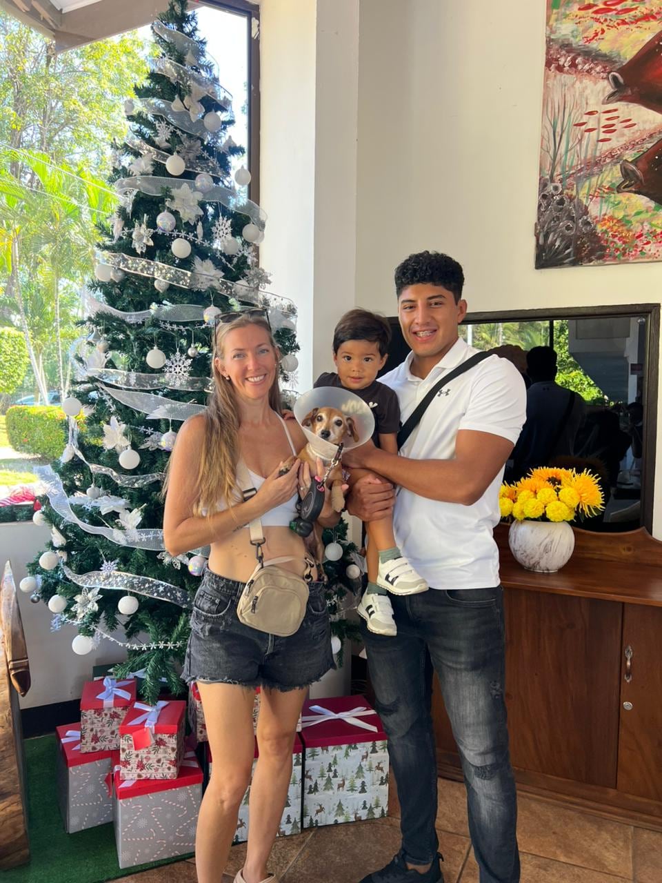 Jonathan Castro MX, es un creador de contenido mexicano que se dedica a repartir dinero a los vendedores ambulantes de Costa Rica.