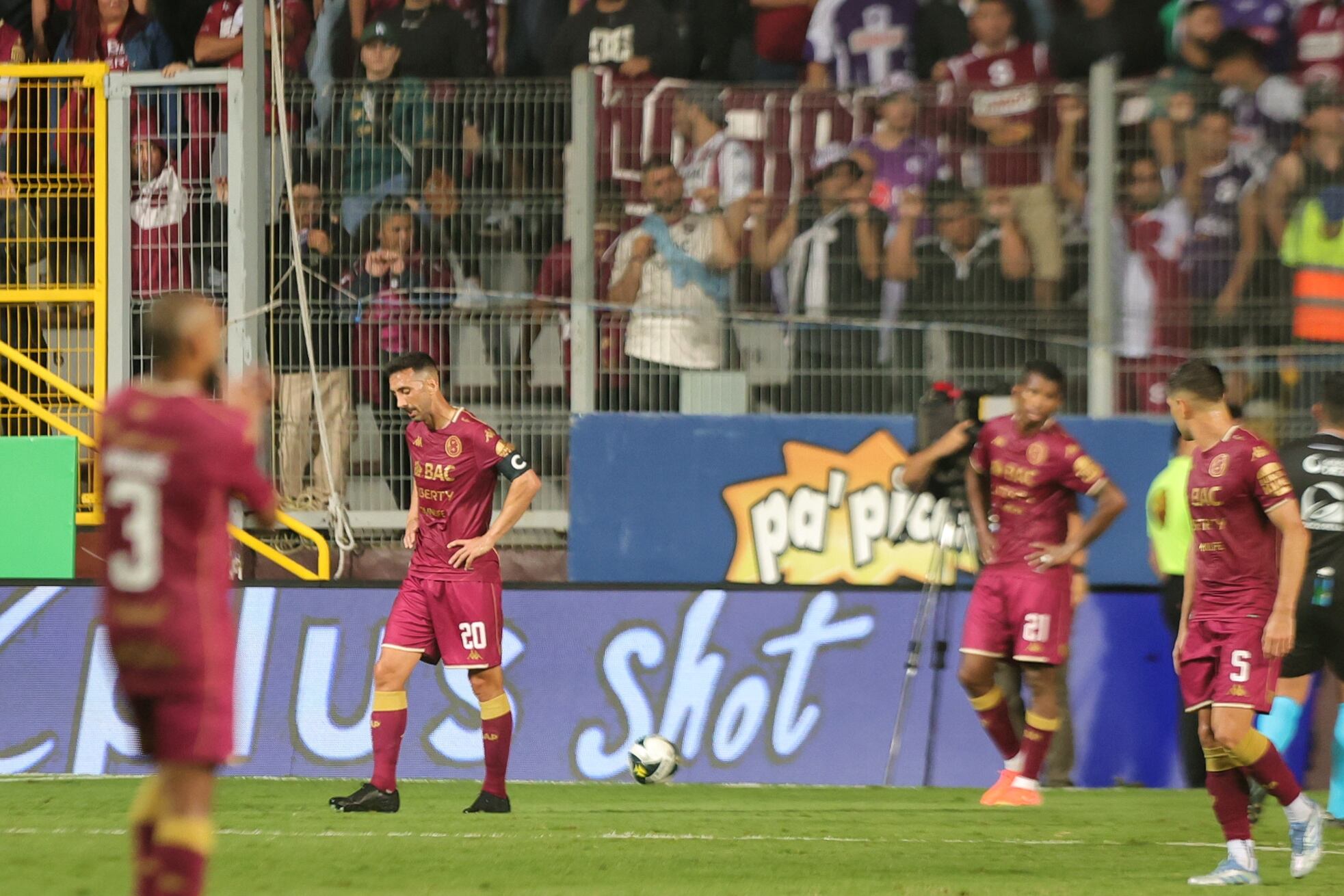30/08/2025/ juego entre Deportivo Saprissa vs Liga Deportiva Alajuelense por el clásico nacional en la jornada 6 del torneo clausura 2025 en el estadio Ricardo Saprissa  / foto John Durán