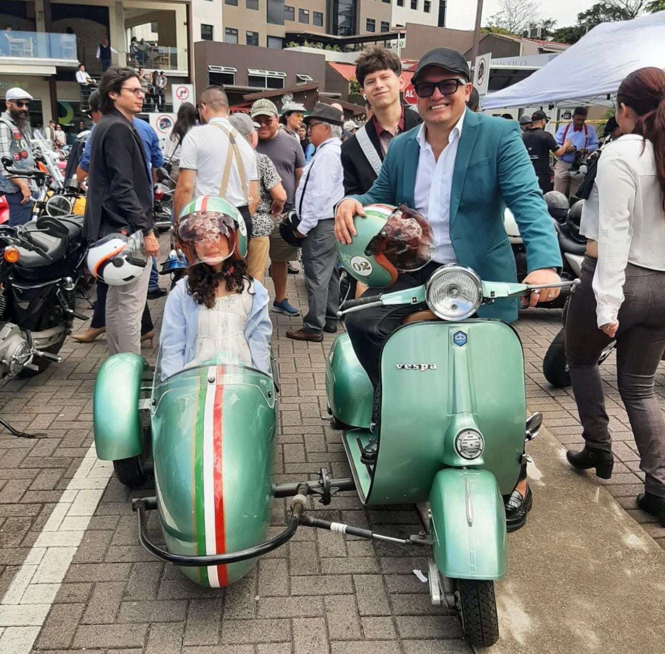Yeremy Marín Hernández es dueño de una Vespa Sprint Veloce de 1979 con sidecar