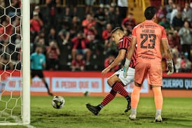 ¿Regalo o decisión correcta? El audio del VAR revela qué pasó en el penal de Alajuelense