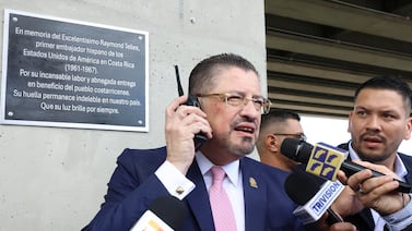 Rodrigo Chaves hace su propia “campaña electoral”: presenta proyectos que no son de él y que no están listos