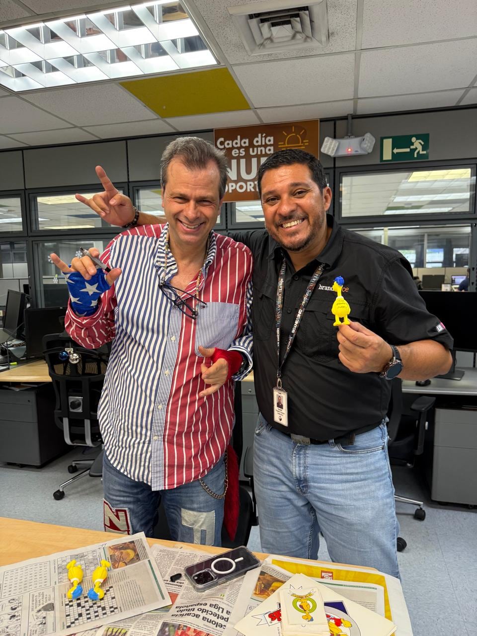 Don Fernando de Narváez (izquierda) con Randall Vásquez de La Teja cuando el creador de Los Zumbis vino a Costa Rica hace pocas semanas.