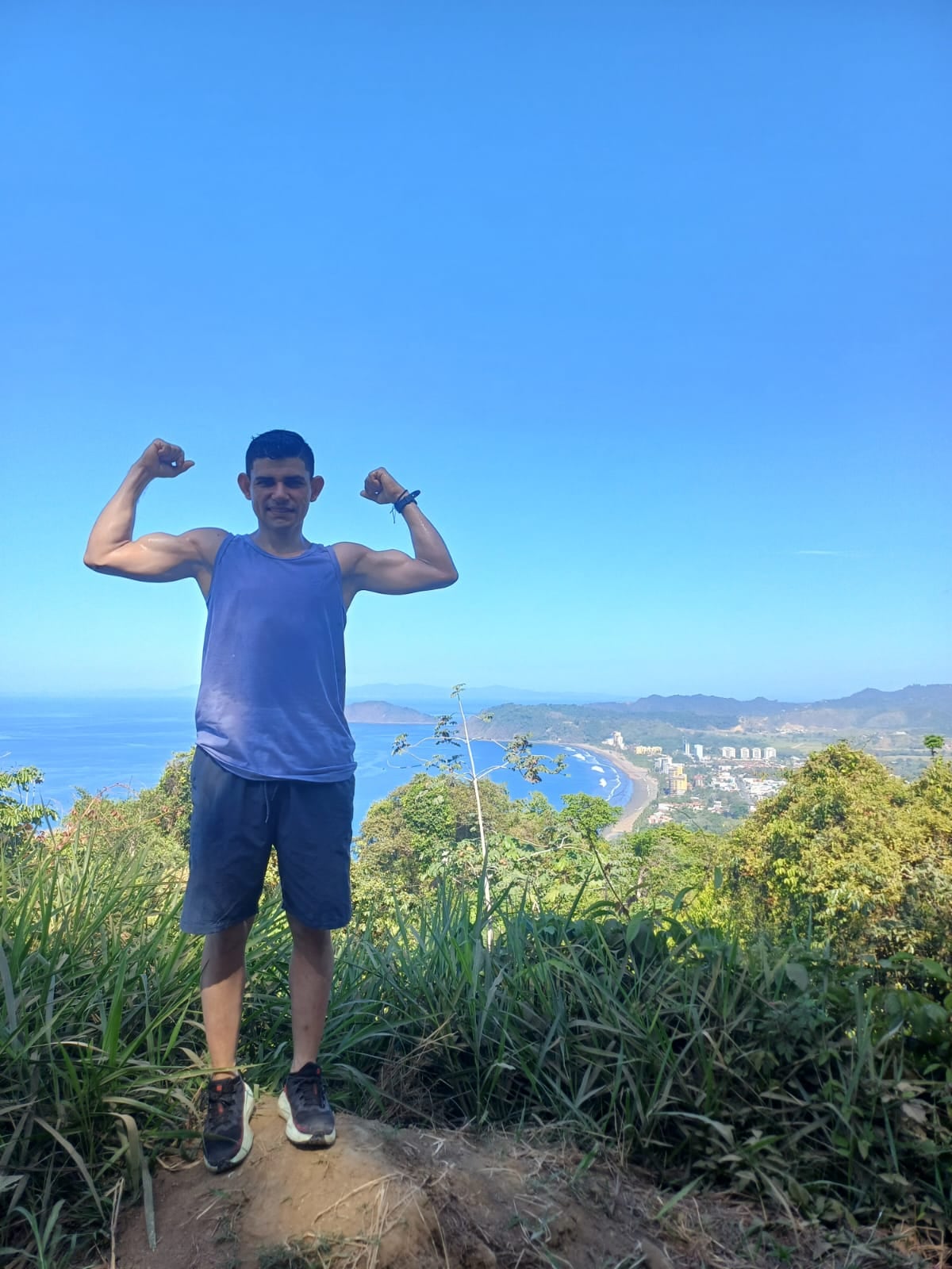 Bryan Arias Mendoza, de 32 años, fue arrastrado por la corriente del mar cuando solo se mojaba los pies. Foto: Nancy Arias para La Teja