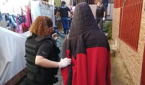 Detienen a muchacha, su novio y al tío de este por cometer asalto en Ulloa de Heredia. Foto OIJ.