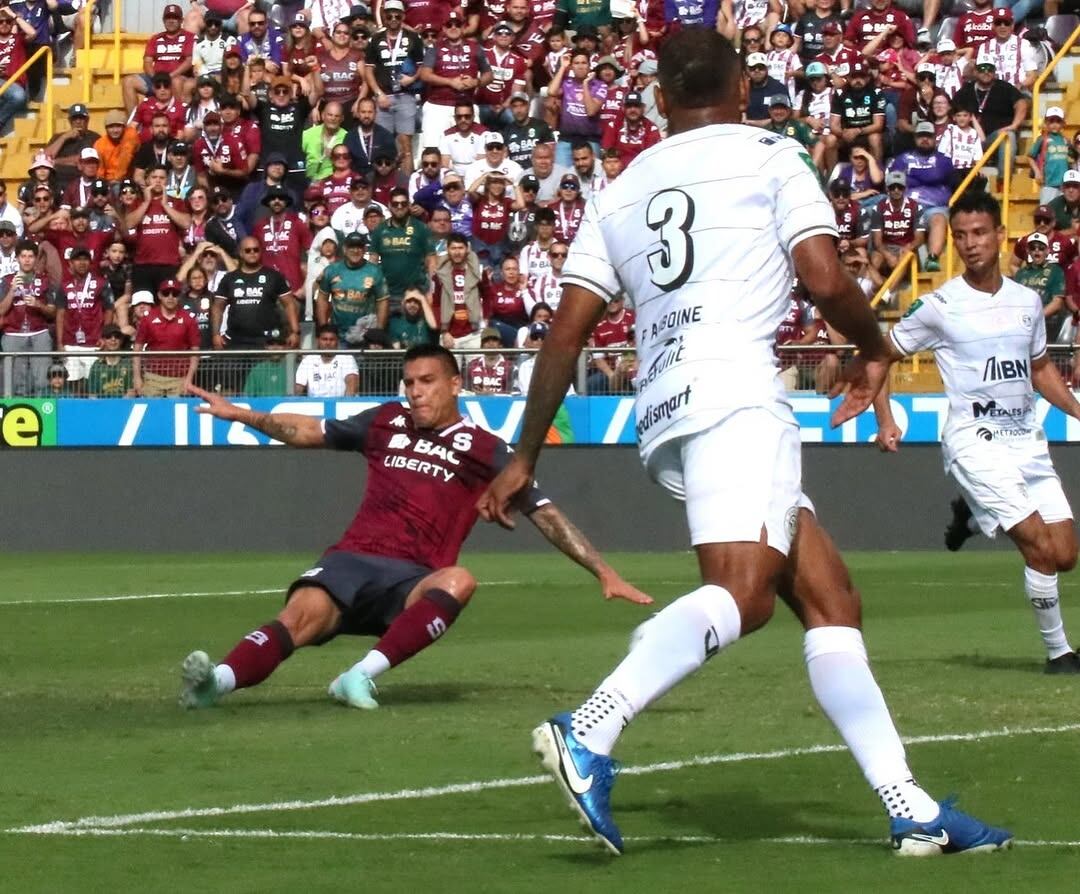 David Guzmán alegró a la afición con su gol ante Sporting.