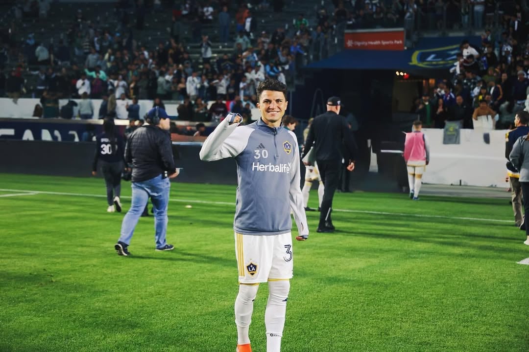 Gino Vivi renovó su contrato con Los Angeles Galaxy.