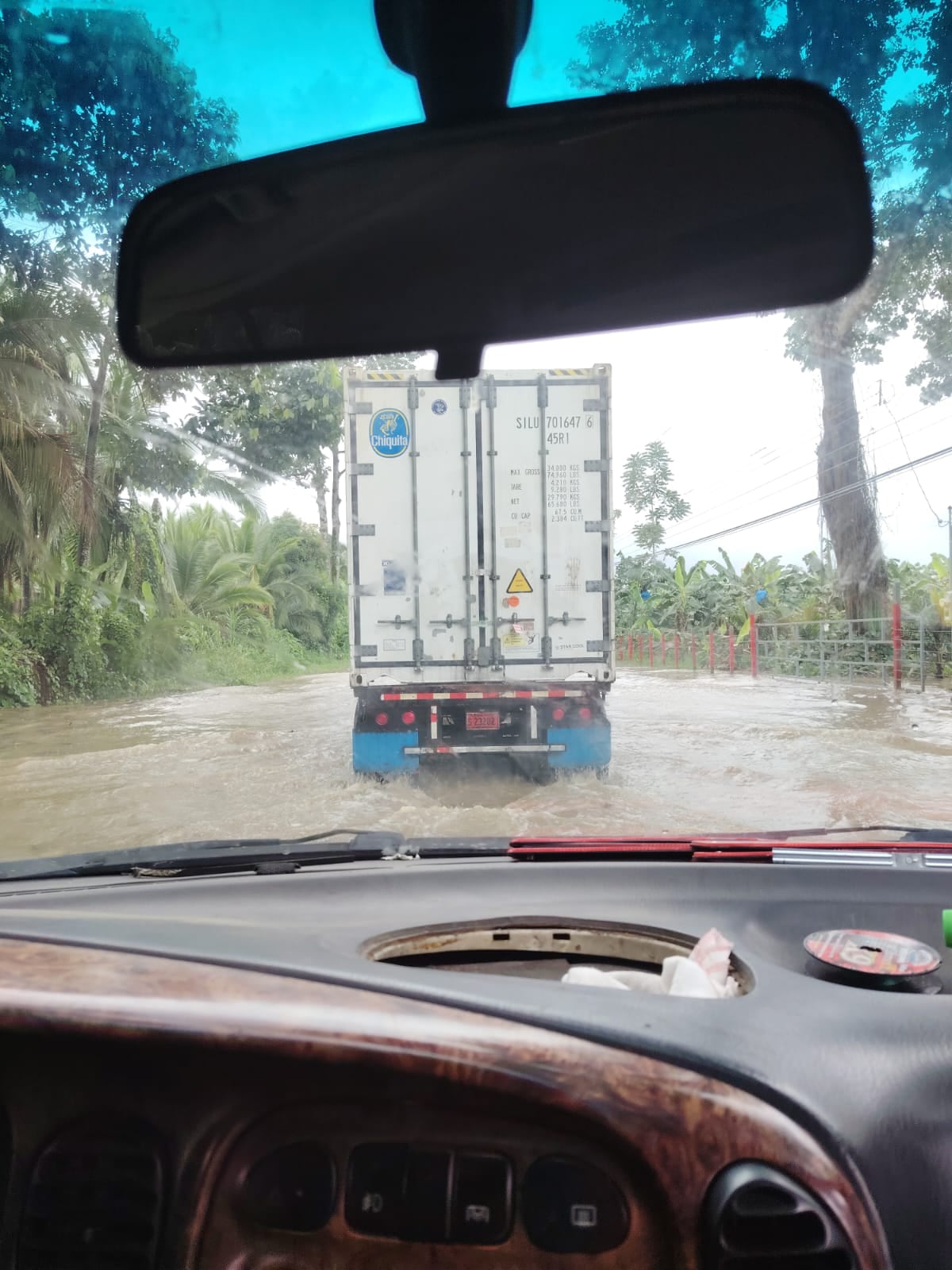 Mal tiempo y dificultades de acceso afectan varias comunidades del Caribe, en las imágenes se ve la zona que comunica Siquirres con Matina, cerca del río María de Dios. Foto: Bataneño