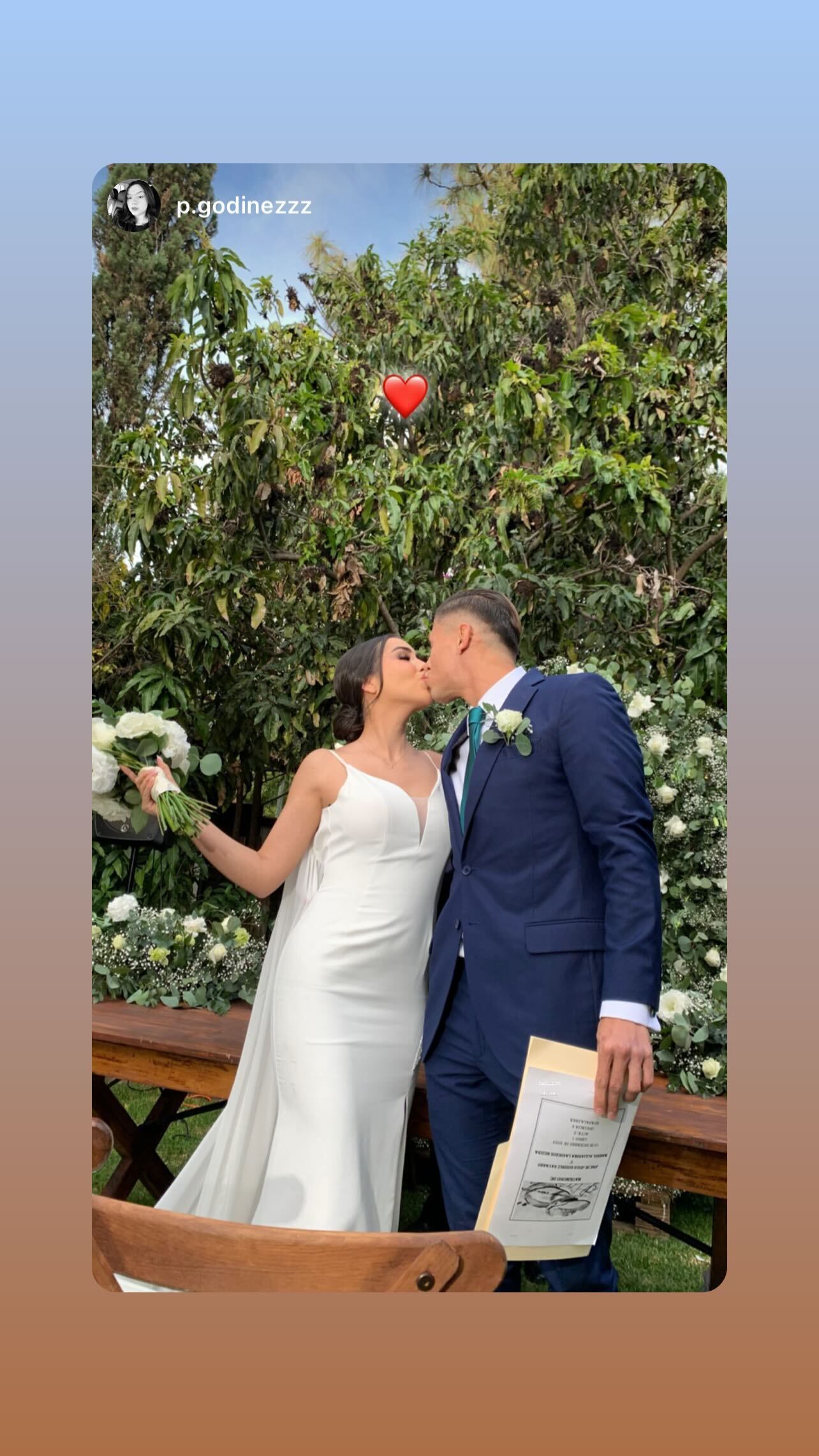 Jesús Godínez se casó en México con Marisa Linderos.