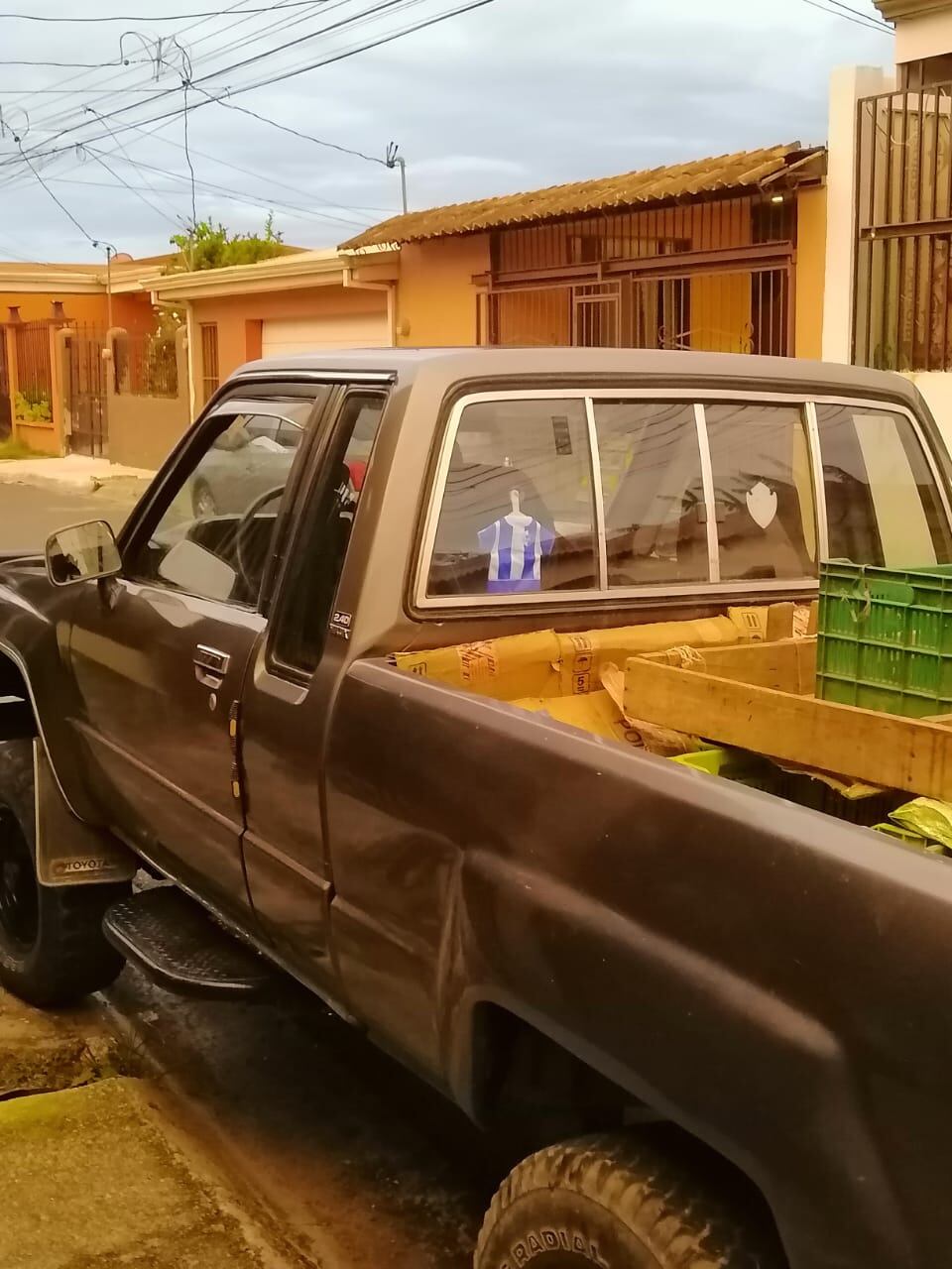 Don Olman Navarro González, vecino de Tablón de Cartago, nos contactó para corregirnos porque el pasado 3 de noviembre publicamos que el marchamo más barato del país lo paga un Ford 1989 y es de ¢55.858, algo que para él es totalmente incorrecto ya que él tiene un pick up Toyota el cual pagará ¢50.637.